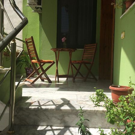 Bed and Breakfast Friends House Тирана Экстерьер фото