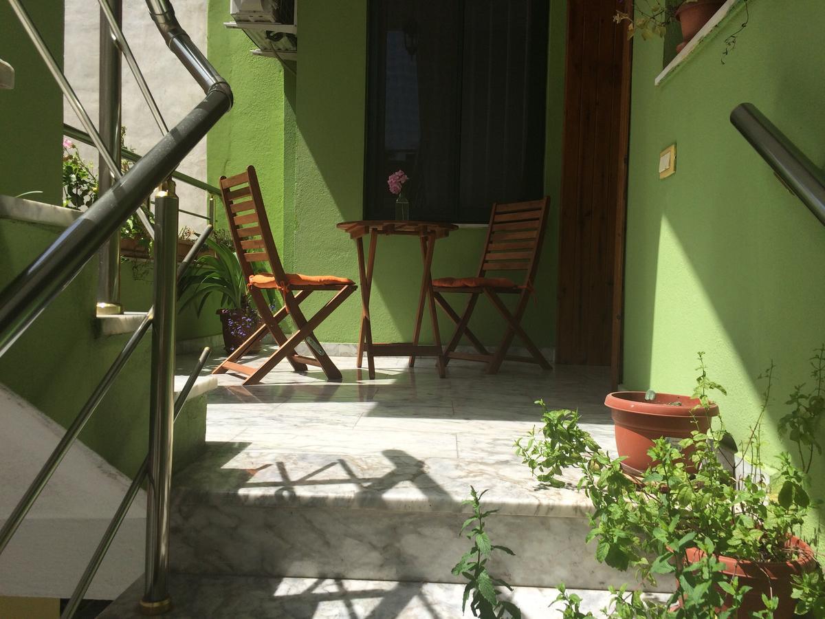 Bed and Breakfast Friends House Тирана Экстерьер фото