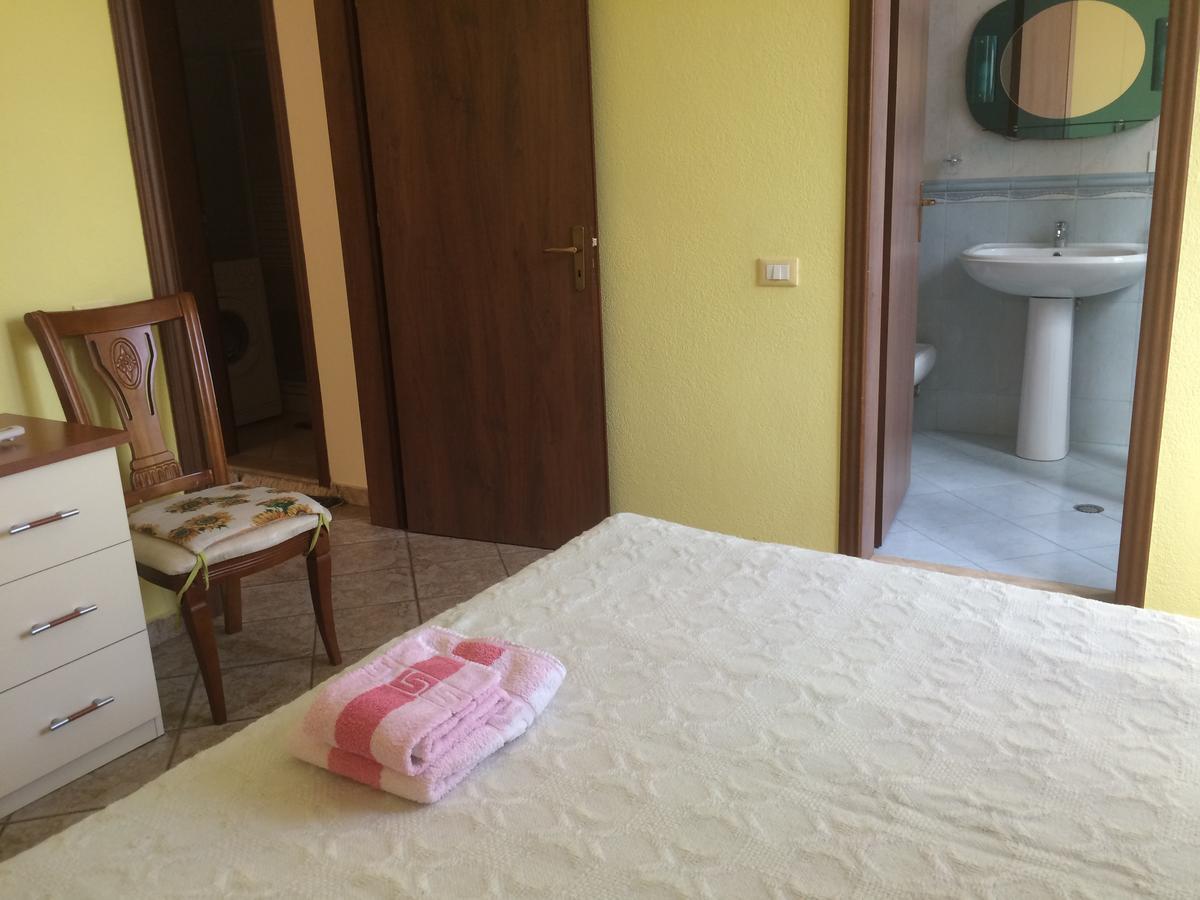 Bed and Breakfast Friends House Тирана Экстерьер фото